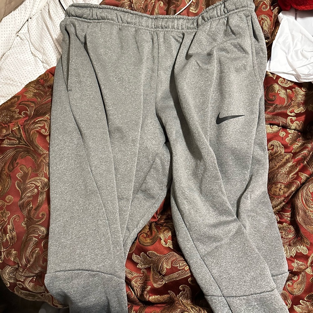 Gray Nike Therma sweatpants.